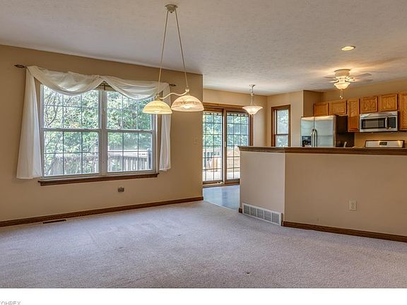 5th image of 950 Becker Ct