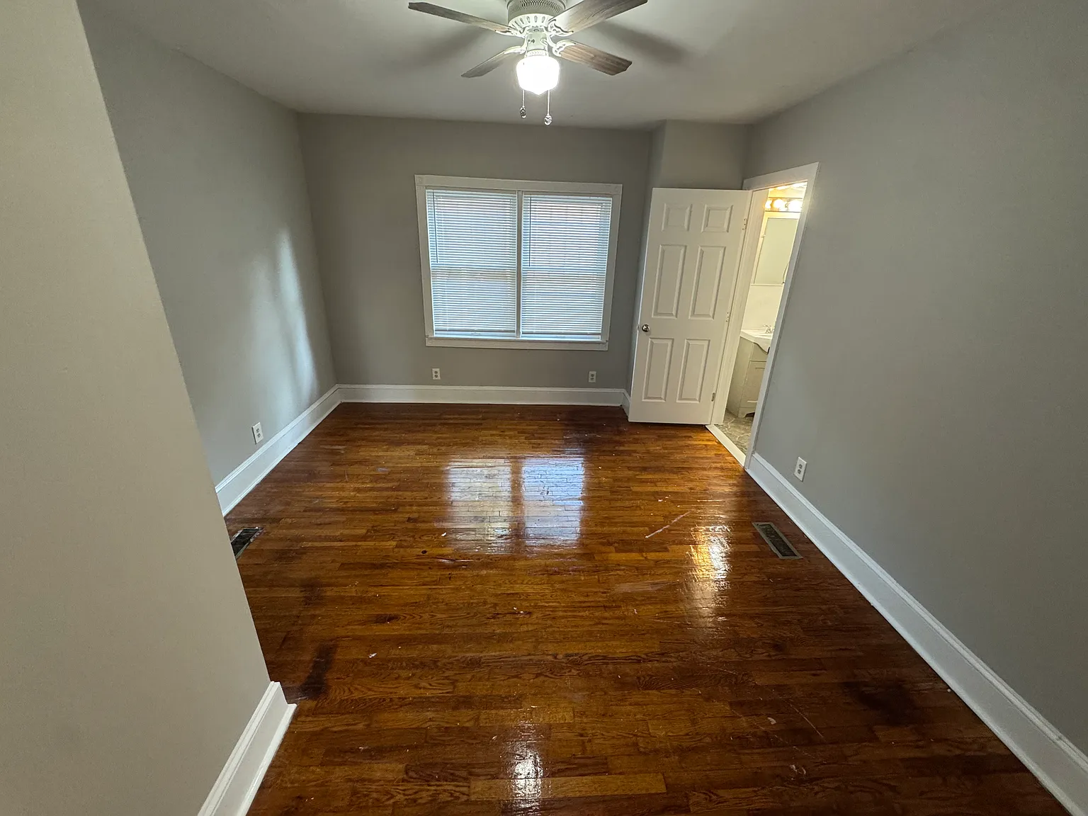 206 S Summit St — Photo 3