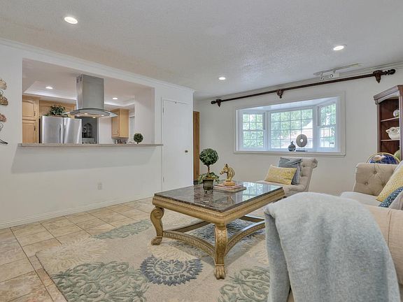 4th image of 1830 Yosemite Dr