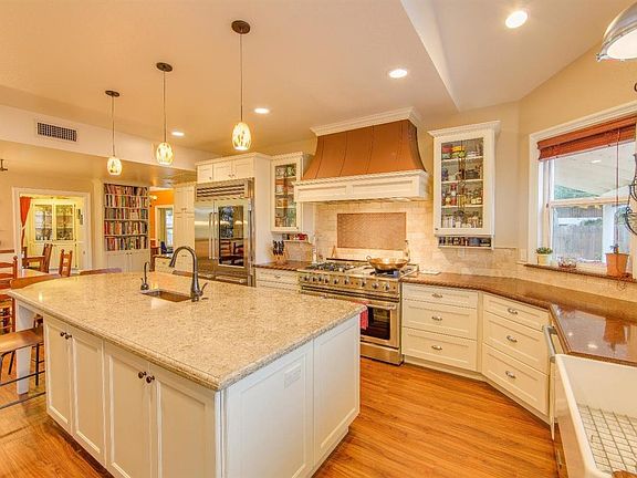 4th image of 245 Acacia Ln
