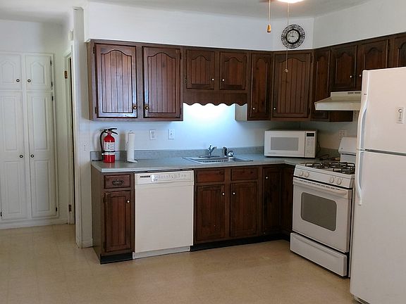 4th image of 72 Monroe St