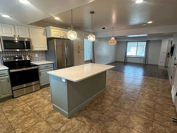 2nd image of 1584 E Sandalwood Dr