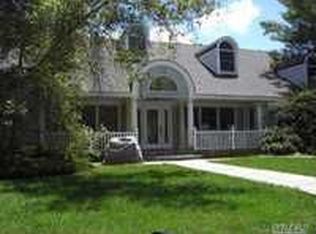 32 Saxton Ave, Sayville, NY 11782