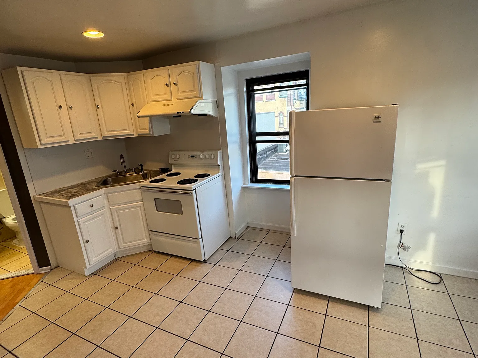 2 bed, 700 sqft, $1,280 — Photo 2