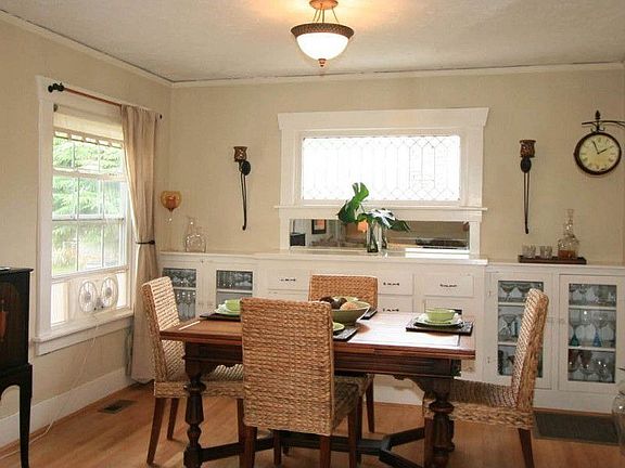 Dining room w/leaded window & built ins