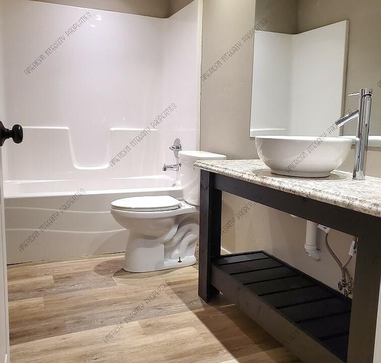 1st image of 301 E Main St APT 1