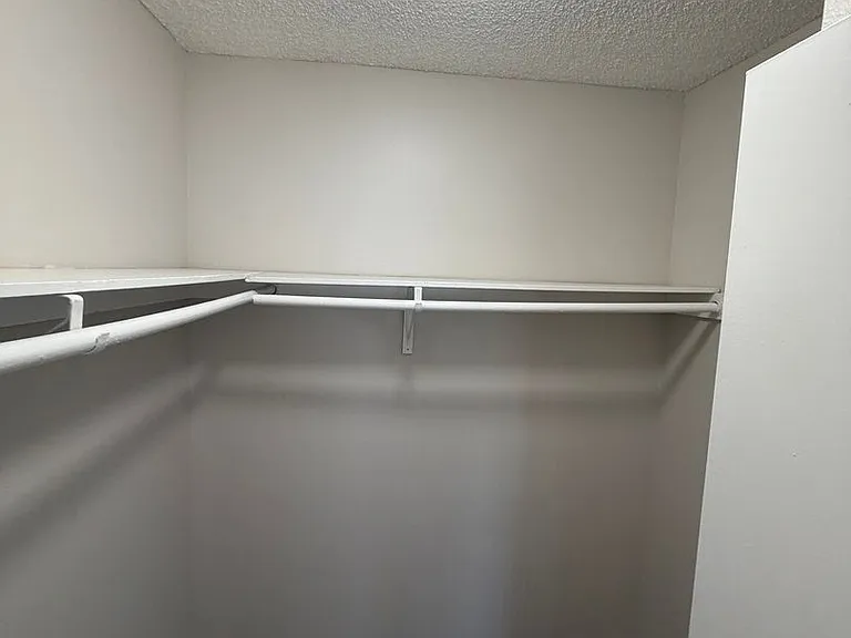 Cordova Apartments — Photo 15