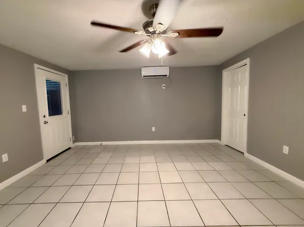 1039 Edison Dr #2, San Antonio, TX 78201