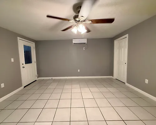 1039 Edison Dr #2 Photo 1
