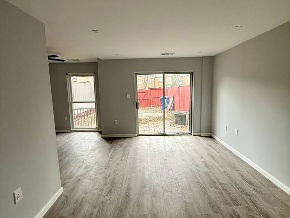 3rd image of 238 Stevenson Sq