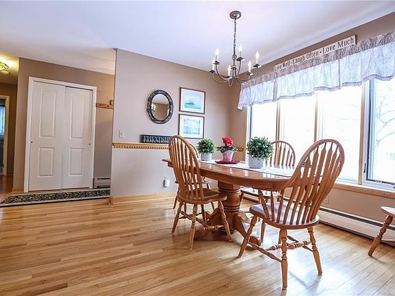 4th image of 112 Holiday Ln