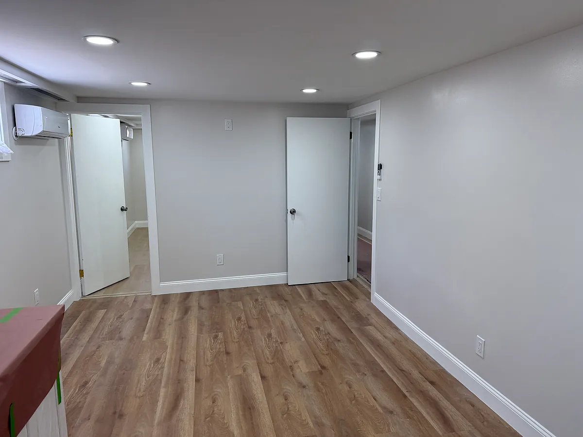 Building Photo - 93 Clunie Ave #BASEMENT