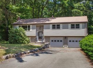 33 Raelin Rd, Hamden, CT 06514