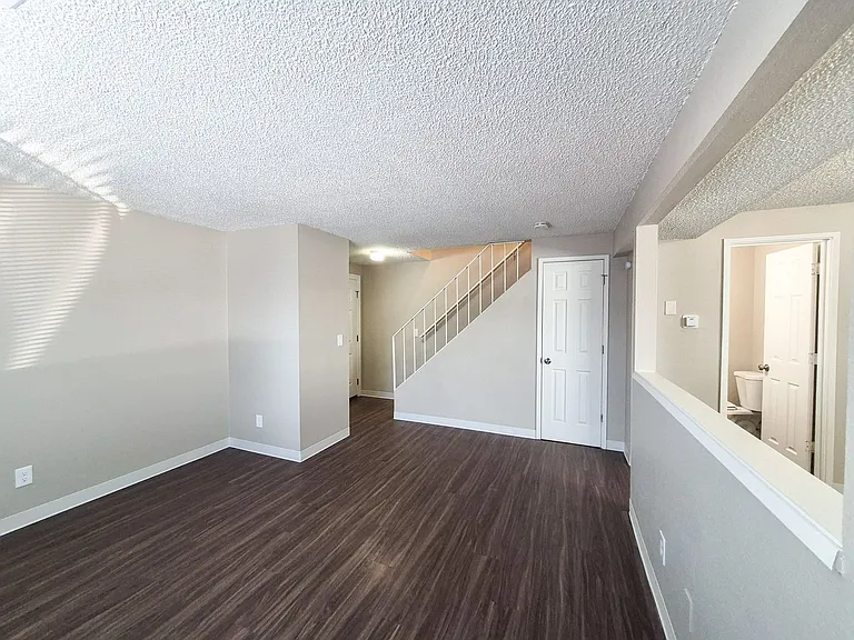 1543-1611 Salishan St SE — Photo 6