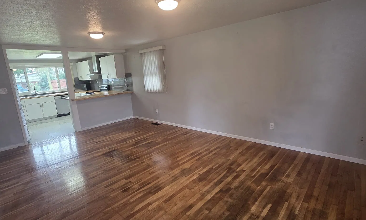 3 bed, 1009 sqft, $2,450 — Photo 2