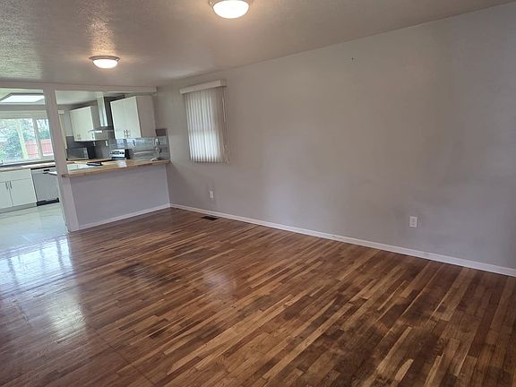 2nd image of 1405 Cardwell Sq S