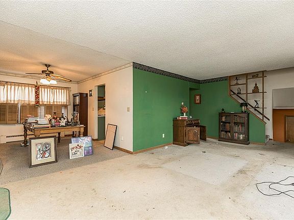 4th image of 805 W Welsh St