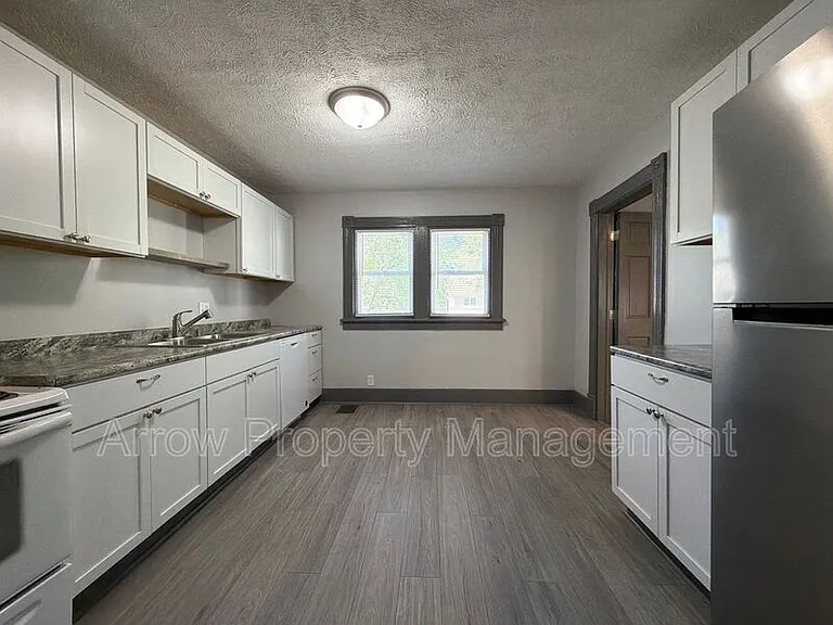 2434 W St — Photo 4