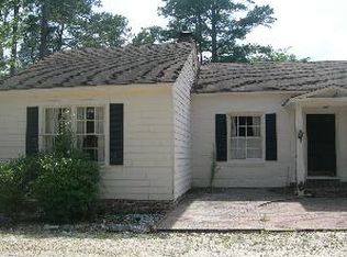 590 Country Club Cir, Southern Pines, NC 28387