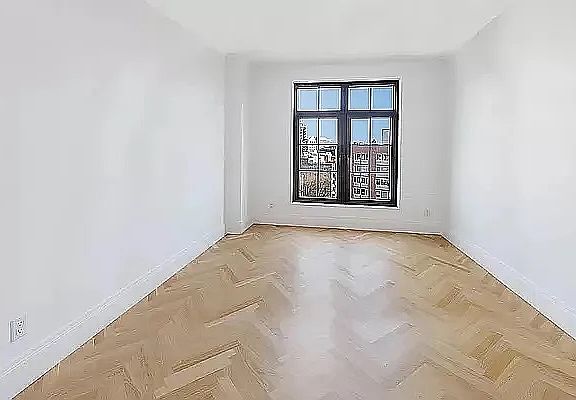 2nd image of 207 W 18th St #7