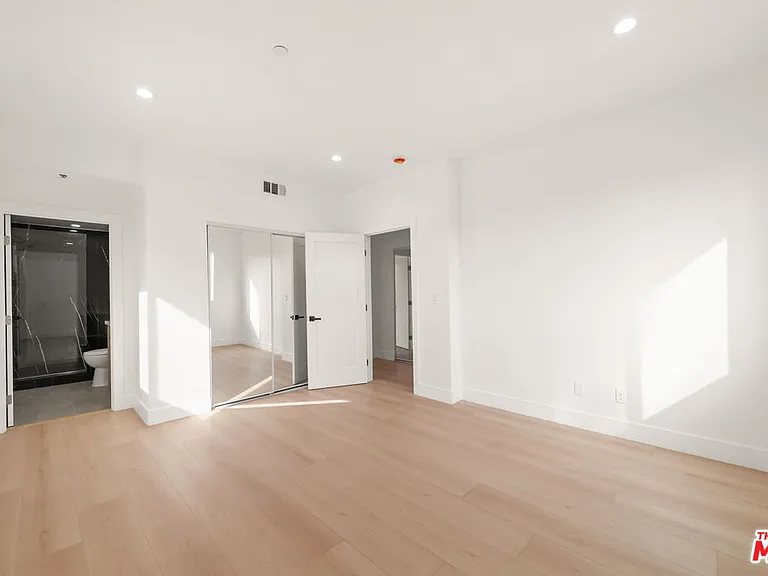 913 N Hobart Blvd #1/4 — Photo 12