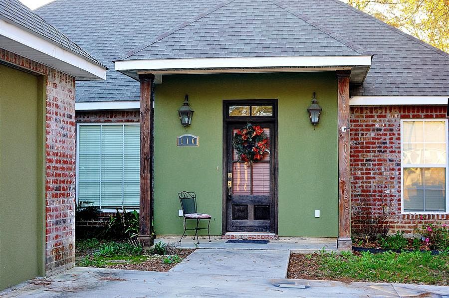 2nd image of 110 Mulberry Cir