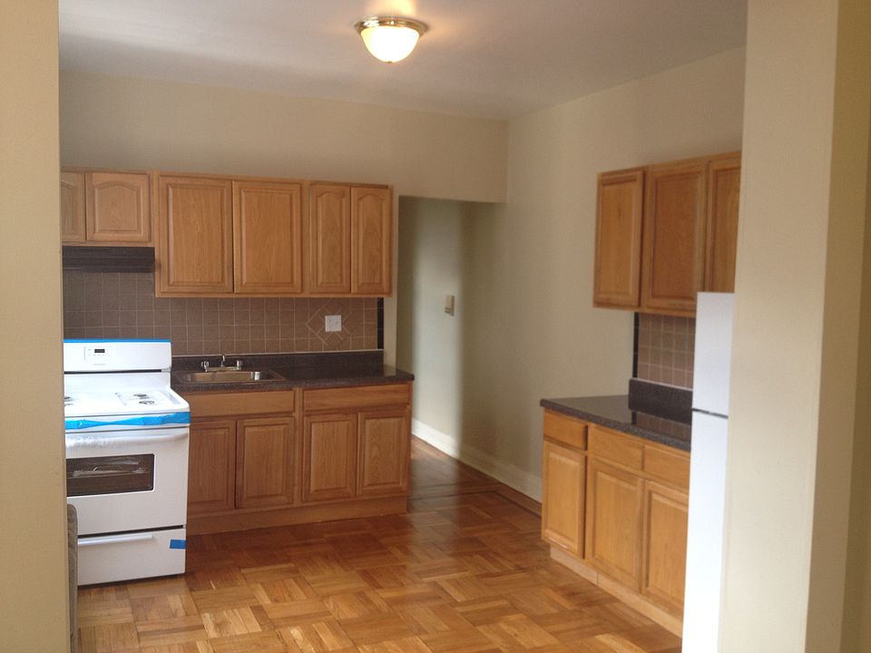 1st image of 556 Parkside Ave