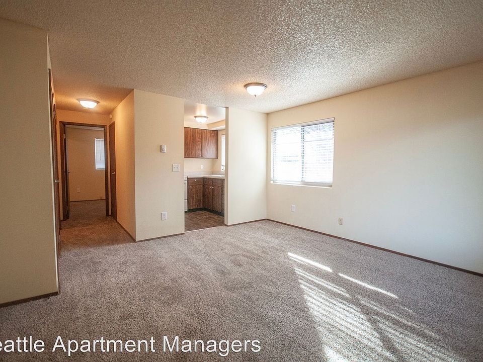 1st image of 145 NW Alder Pl APT 4