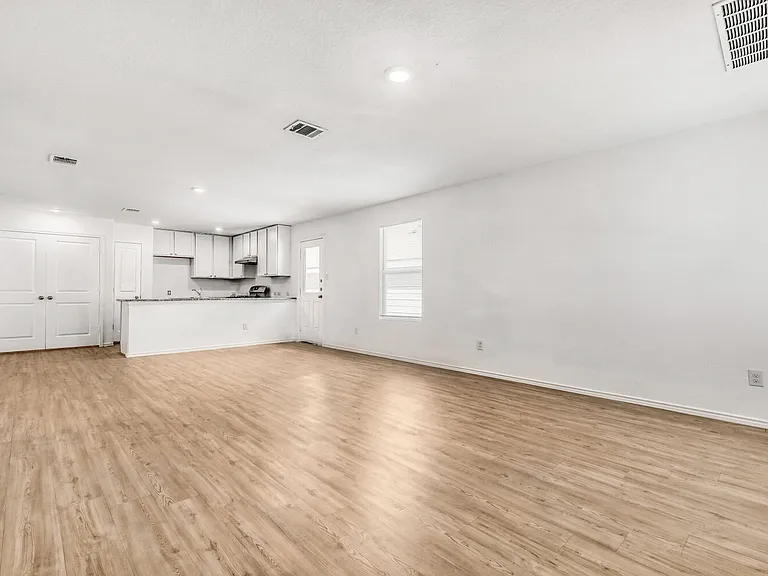 7102 Satellite Dr — Photo 14