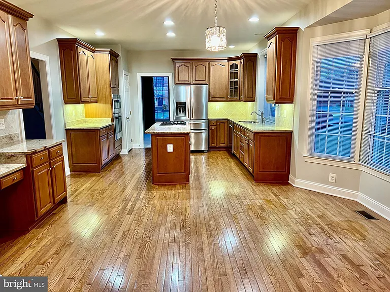 5920 Interlachen Ct — Photo 3