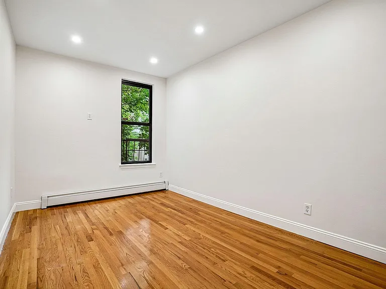 82 Manhattan Ave #6 — Photo 11