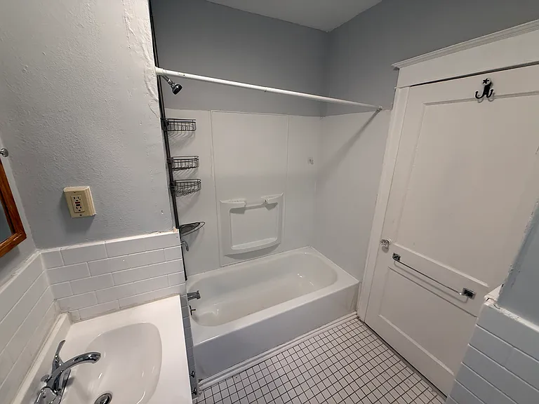 216 S Carol Blvd — Photo 11