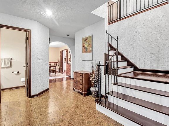3rd image of 277 Forestview Dr