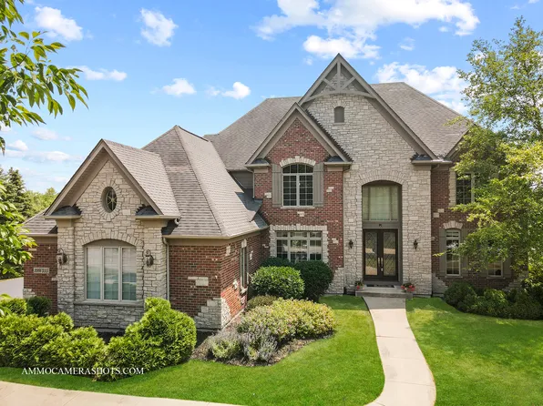 39W555 Walt Whitman Rd, St Charles, IL 60175