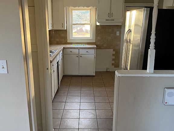 4th image of 2544 Elmin St
