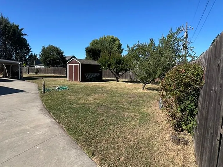 22220 G St — Photo 11