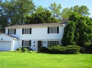 1147 Hackberry Rd, Deerfield, IL 60015