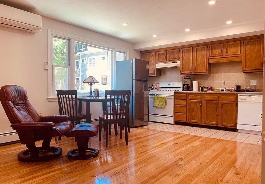 2nd image of 185 S Sydney St #2