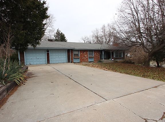 4th image of 3941 Crescent Ave