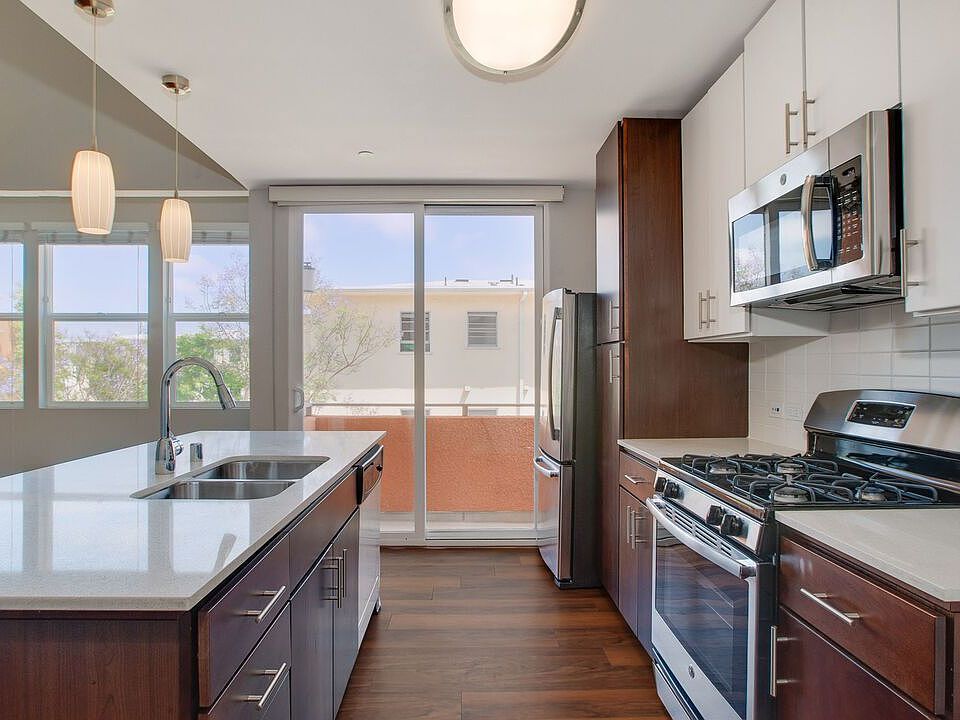 1st image of 1016 Lake St #C