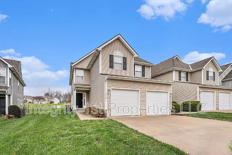 3 bed, 2.5 bath, 1607 sqft, $1,750 — Photo 3