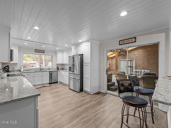3rd image of 107 Pineview Drive