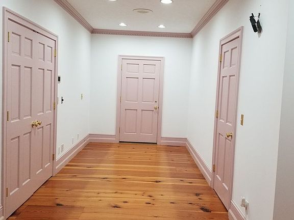 5th image of 863 W Main St