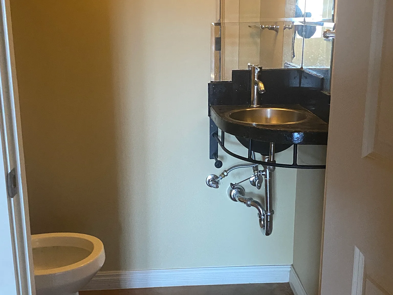 1 bed, 1.5 bath, 1070 sqft, $1,500 — Photo 4