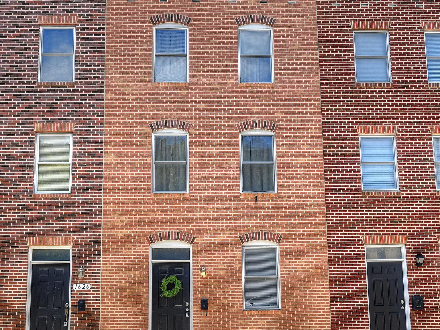 4 bed, 2.5 bath, 2400 sqft, $3,600 — Photo 1