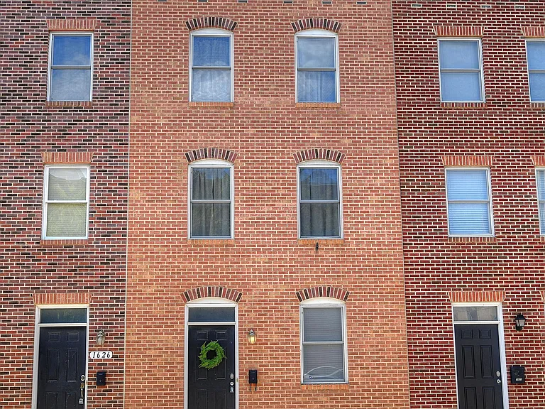 1624 Light St — Photo 1