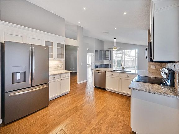 5th image of 2725 Bellewater Pl