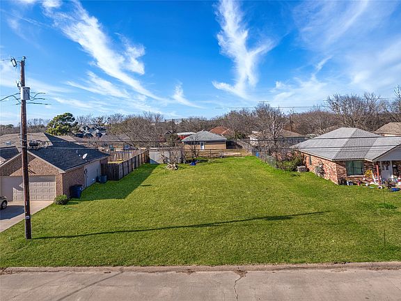 2nd image of 2000 Melody Cir