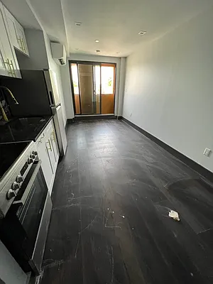 Rented by Delmark Realty LLC | media 30