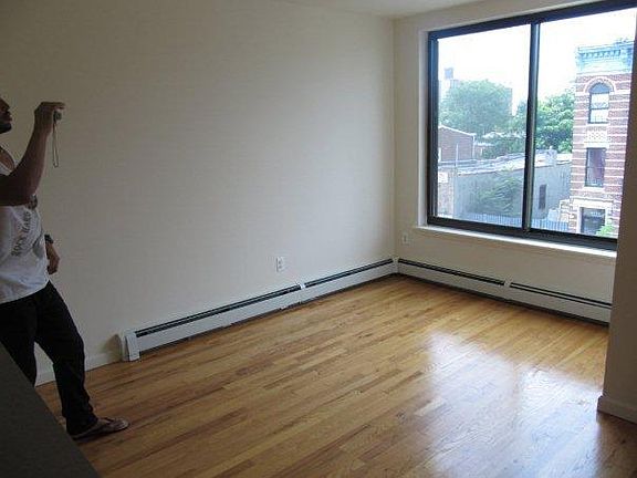 2nd image of 2283 Pacific St #3A